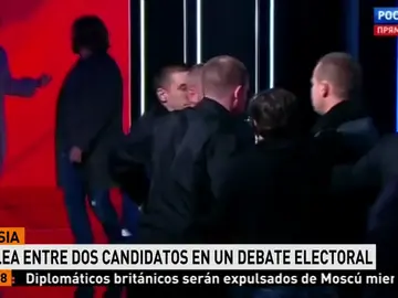 Dos candidatos a la presidencia de Rusia se enzarzan en una discusión Dos candidatos a la presidencia de Rusia se enzarzan en una discusión