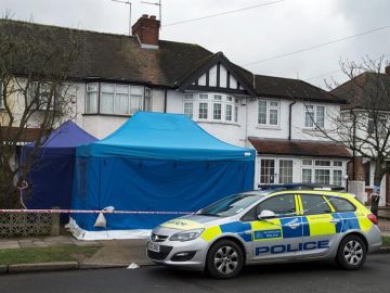 Cordón policial alrededor del lugar donde se encontró el cadáver del empresario ruso Nikolai Glushkov