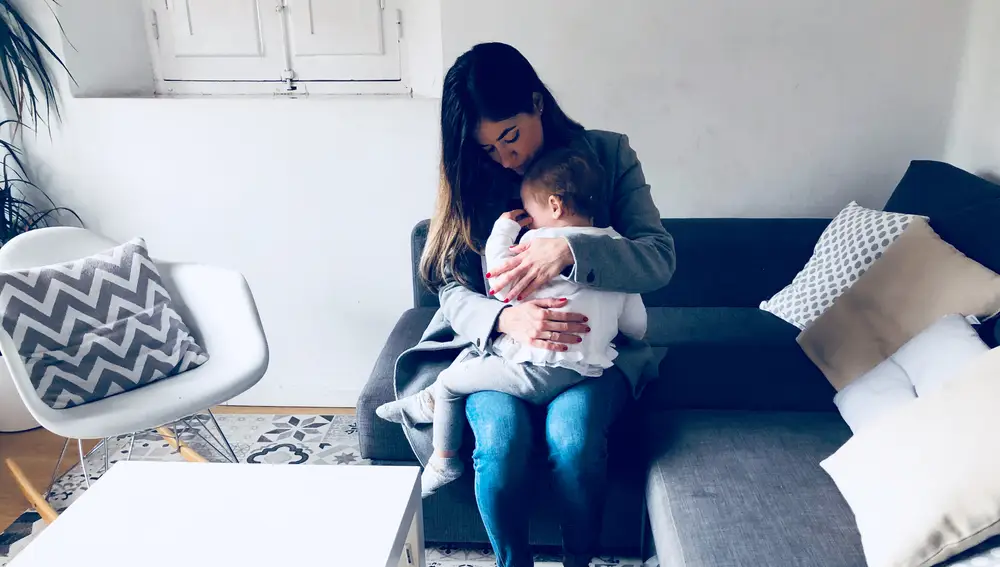 Luis y Carmen acompañan a papá a sus ensayos de costalero Luis y Carmen acompañan a papá a sus ensayos de costalero
