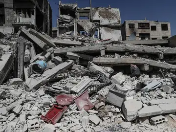 Escombros de unos edificios destruidos por las bombas en Duma, en el este de Guta Escombros de unos edificios destruidos por las bombas en Duma, en el este de Guta