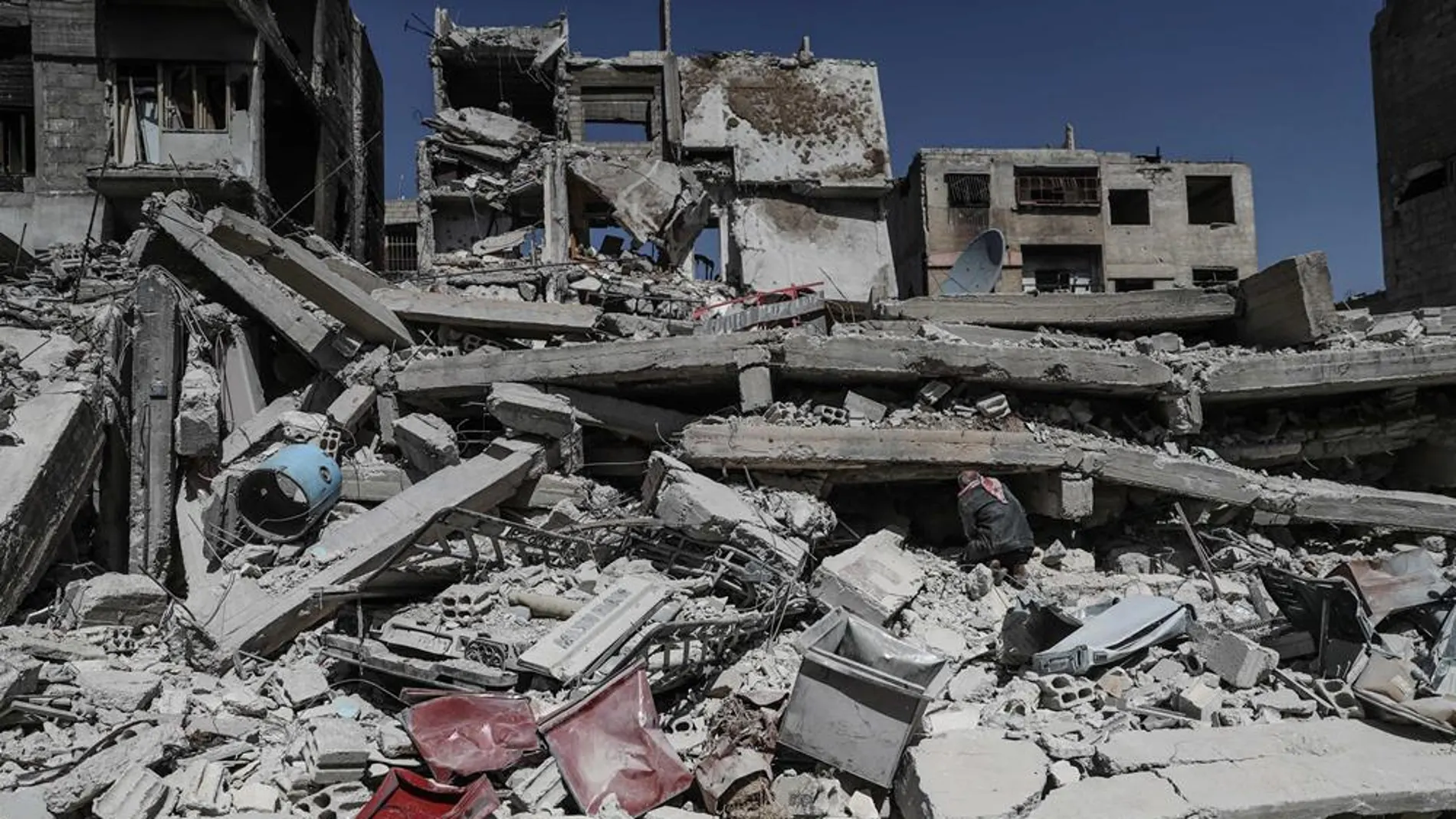 Escombros de unos edificios destruidos por las bombas en Duma, en el este de Guta Escombros de unos edificios destruidos por las bombas en Duma, en el este de Guta