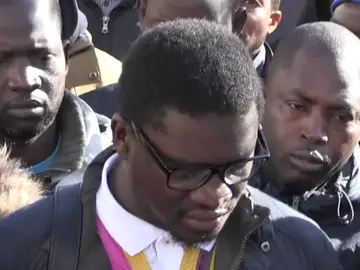 El colectivo de senegaleses tilda de "crimen de violencia de Estado" la muerte del mantero en Lavapiés El colectivo de senegaleses tilda de "crimen de violencia de Estado" la muerte del mantero en Lavapiés