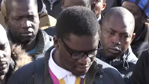 El colectivo de senegaleses tilda de "crimen de violencia de Estado" la muerte del mantero en Lavapiés El colectivo de senegaleses tilda de "crimen de violencia de Estado" la muerte del mantero en Lavapiés