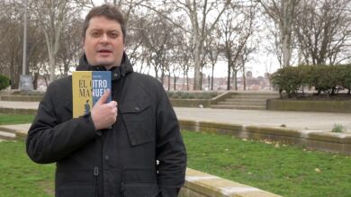 El extraño y sorprendente vídeo con el que Manuel Bartual nos presenta su primera novela