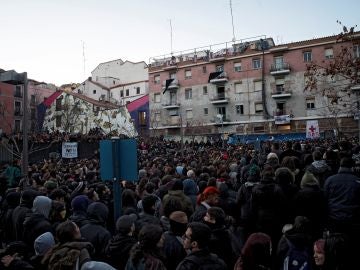 Miles de personas piden justicia por la muerte del mantero en Lavapies