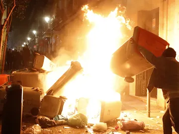 Imagen de la protesta en Lavapiés por la muerte de un vendedor del 'top manta' Imagen de la protesta en Lavapiés por la muerte de un vendedor del 'top manta'