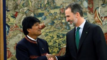 Evo Morales junto al Rey Felipe VI