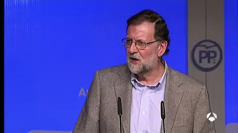 Rajoy: "Mientras esté en el Gobierno, el sistema de pensiones se mantendrá y las pensiones subirán" Rajoy: "Mientras esté en el Gobierno, el sistema de pensiones se mantendrá y las pensiones subirán"