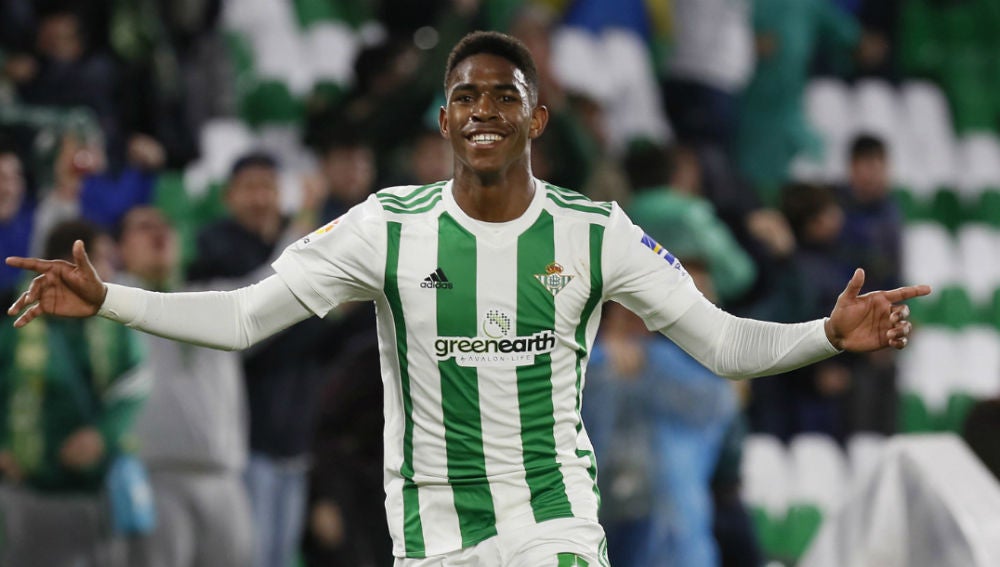 Junior celebra un gol