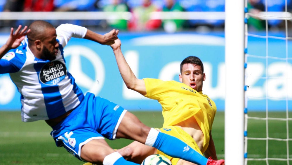 Sidnei puja ante Calleri