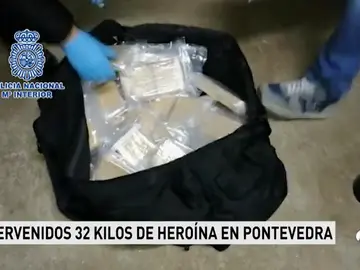 La Policía interviene 32 kilos de droga en la desarticulación de una banda internacional de tráfico de heroína en Pontevedra La Policía interviene 32 kilos de droga en la desarticulación de una banda internacional de tráfico de heroína en Pontevedra