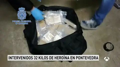 La Policía interviene 32 kilos de droga en la desarticulación de una banda internacional de tráfico de heroína en Pontevedra La Policía interviene 32 kilos de droga en la desarticulación de una banda internacional de tráfico de heroína en Pontevedra