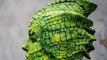 Un cosplayer vestido con un traje de fantasía en la Feria del Libro de Leipzig (18-03-2017) Un cosplayer vestido con un traje de fantasía en la Feria del Libro de Leipzig (18-03-2017)