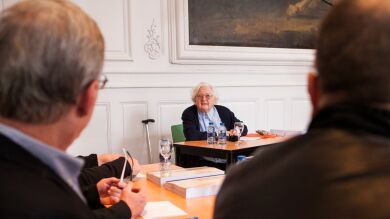 Una mujer de 91 años se doctora después de tres décadas investigando tras jubilarse