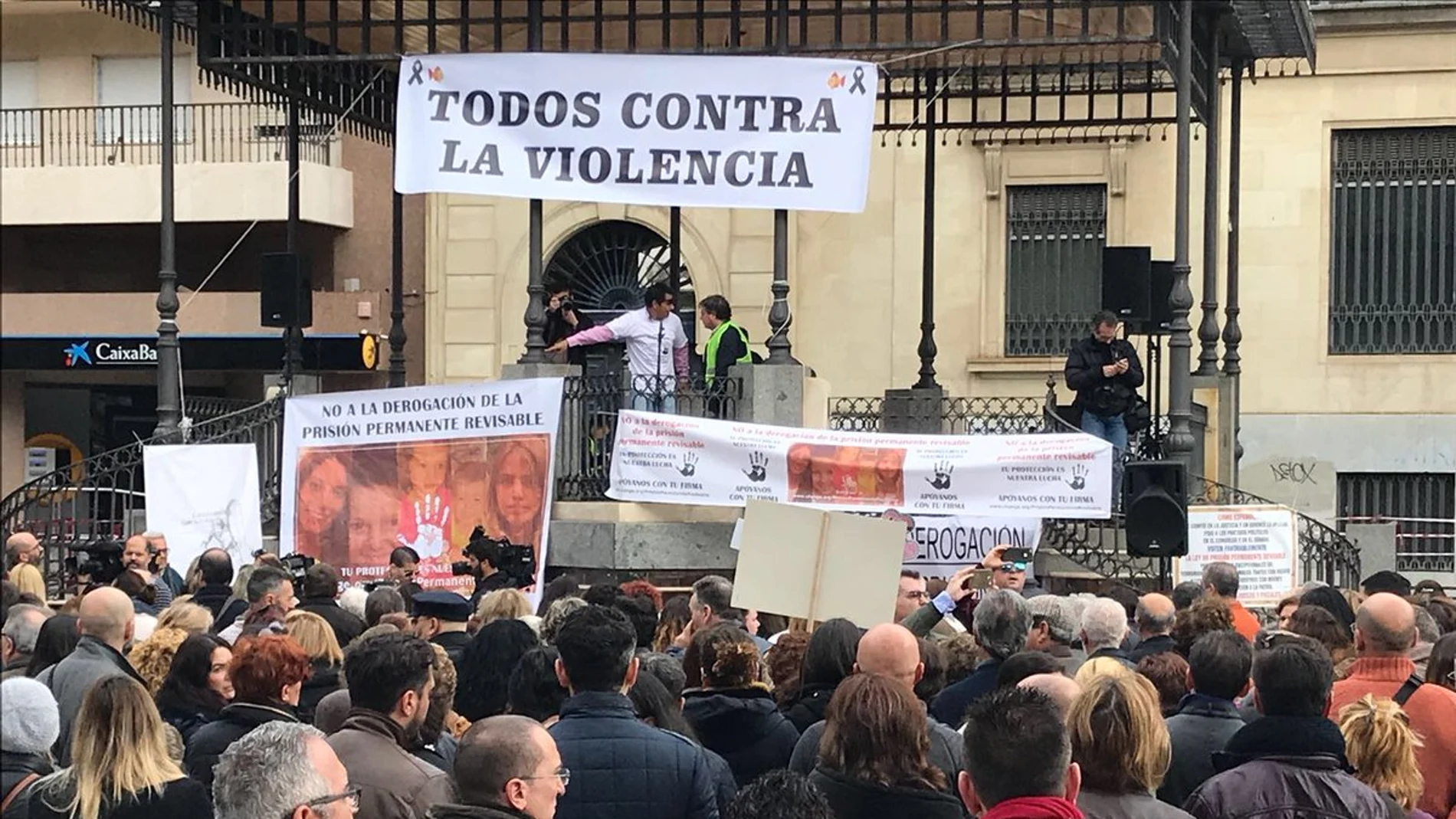 Concentración en Huelva a favor de la prisión permanente revisable