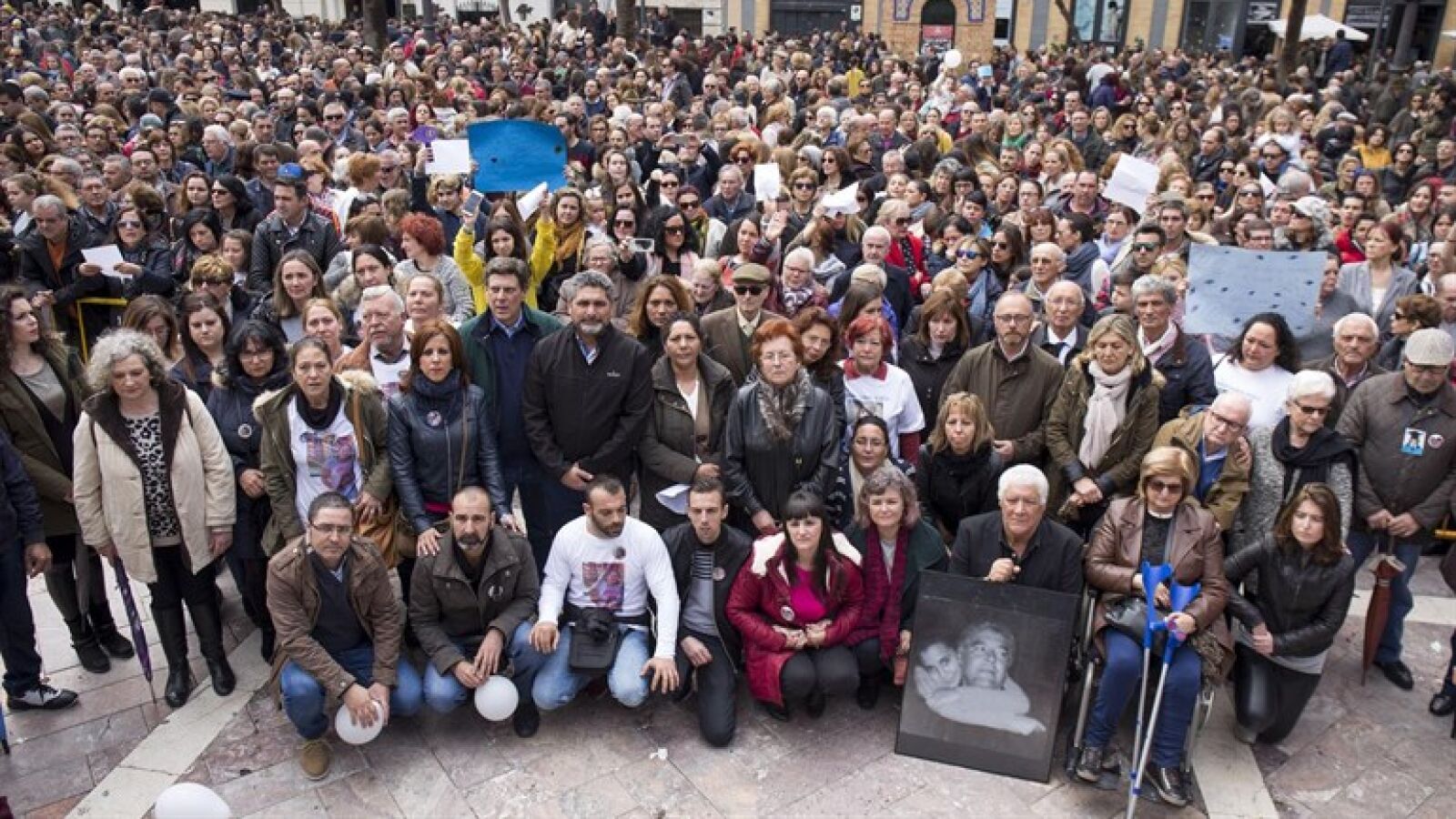 Unas 6.000 personas acompañan en Huelva a familiares de menores víctimas de muertes violentas para apoyar la prisión permanente