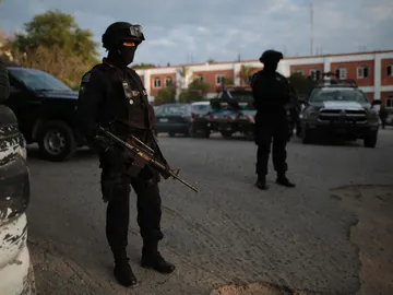 Miembros de la Policía Federal patrullan las calles en México Miembros de la Policía Federal patrullan las calles en México