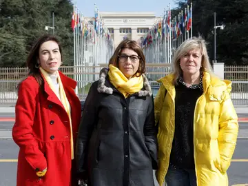 La novia de Jordi Cuixart, Txell Bonet, la mujer de Joaquim Forn, Laura Masvidal, y la hermana de Toni Comin La novia de Jordi Cuixart, Txell Bonet, la mujer de Joaquim Forn, Laura Masvidal, y la hermana de Toni Comin
