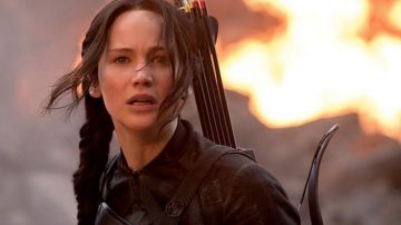 Katniss no sabe por dónde le vienen los palos