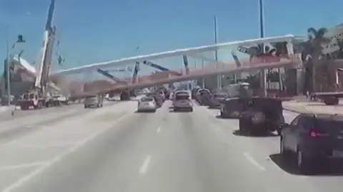 Universidad de Miami reanuda clases tras el derrumbe de un puente peatonal Universidad de Miami reanuda clases tras el derrumbe de un puente peatonal