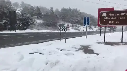 La nieve vuelve a condicionar la circulación por las carreteras del norte peninsular La nieve vuelve a condicionar la circulación por las carreteras del norte peninsular