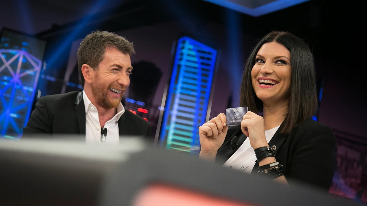 Laura Pausini en El Hormiguero 3.0 Laura Pausini le enseña palabras mal sonantes a Pablo Motos.