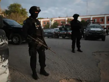 Miembros de la Policía Federal patrullan las calles en México Miembros de la Policía Federal patrullan las calles en México