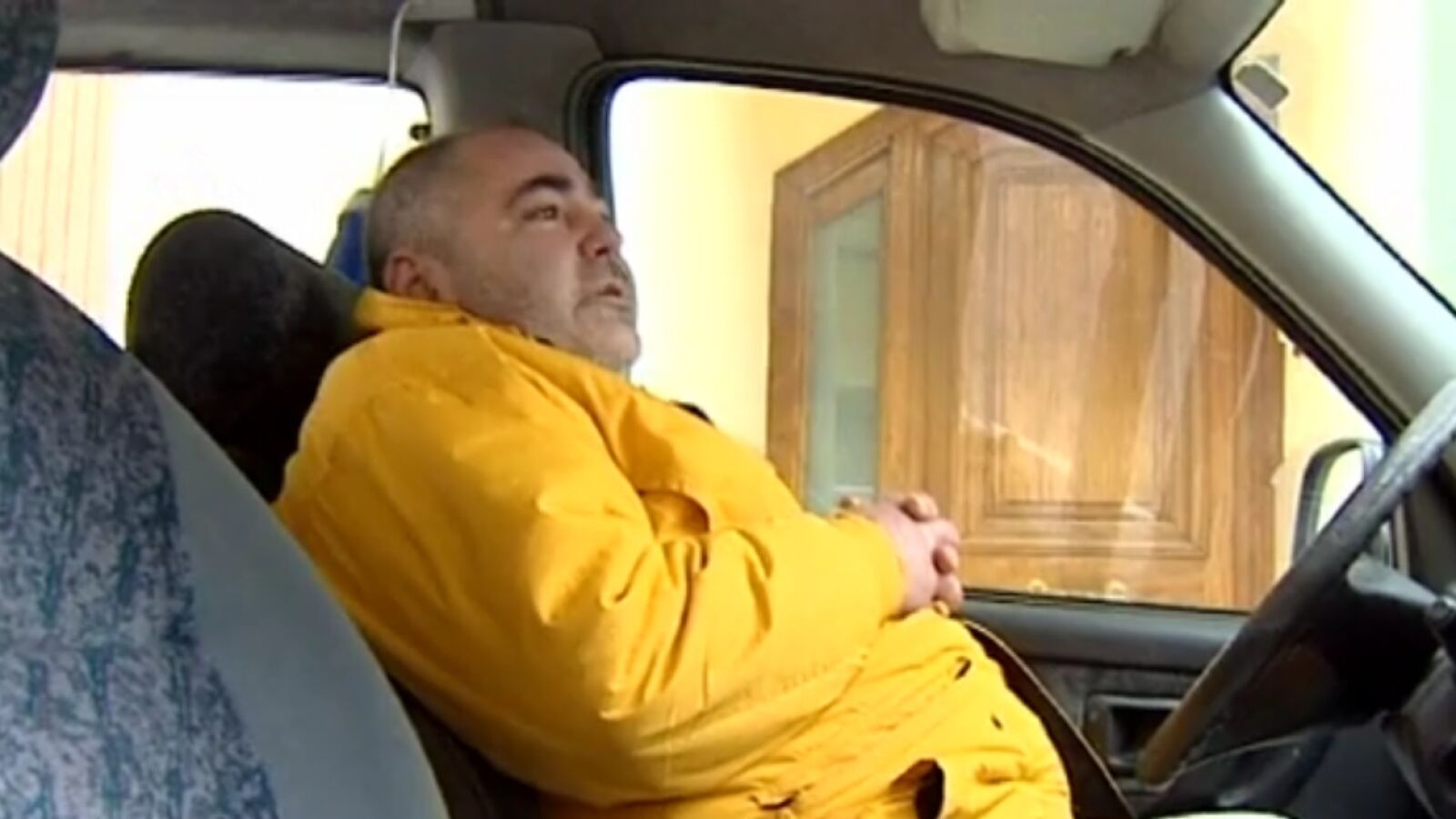 Un hombre duerme en su furgoneta desde hace ocho días después de que hayan ocupado su casa en Alicante