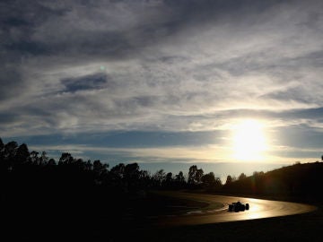 Daniel Ricciardo pilota el Red Bull en los test invernales en Montmeló