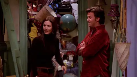 El secreto que Monica escondía tras la puerta de su apartamento en 'Friends' El secreto que Monica escondía tras la puerta de su apartamento en 'Friends'