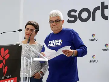 El expreso de ETA José Antonio López Ruiz "Kubati" y la dirigente de Sortu Ohiana Garmendia El expreso de ETA José Antonio López Ruiz "Kubati" y la dirigente de Sortu Ohiana Garmendia