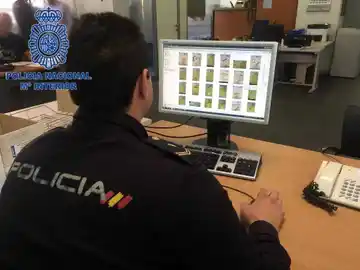 Agente de la Policía Nacional Agente de la Policía Nacional