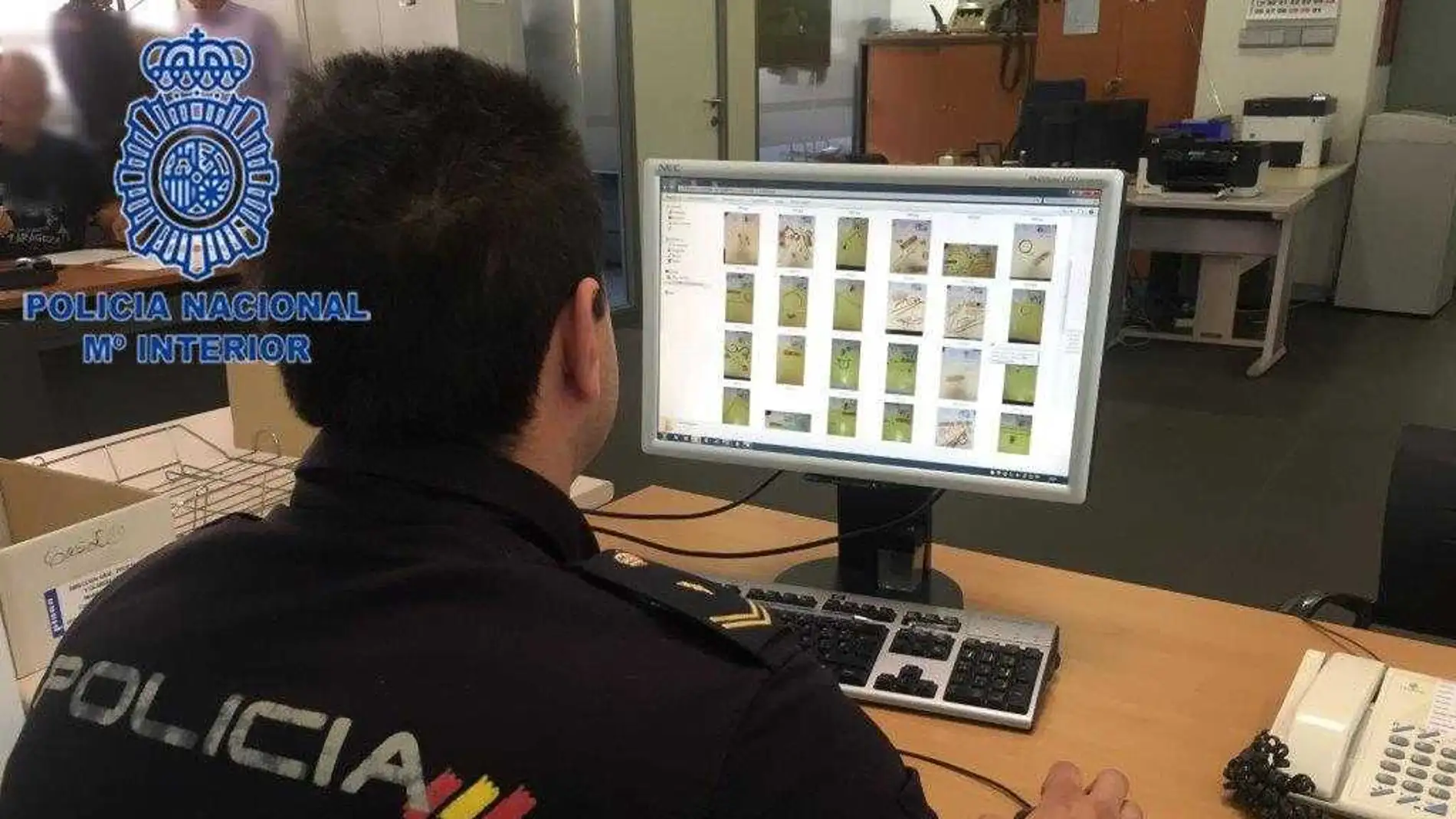 Agente de la Policía Nacional Agente de la Policía Nacional