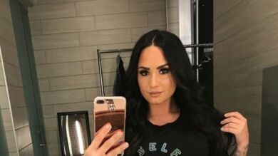 Las inspiradoras fotos de Demi Lovato mostrando sus estrías y celulitis
