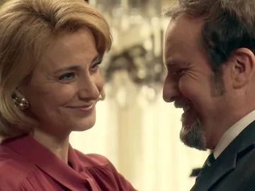 Ernesto despliega sus encantos para reconquistar a Matilde Ernesto despliega sus encantos para reconquistar a Matilde
