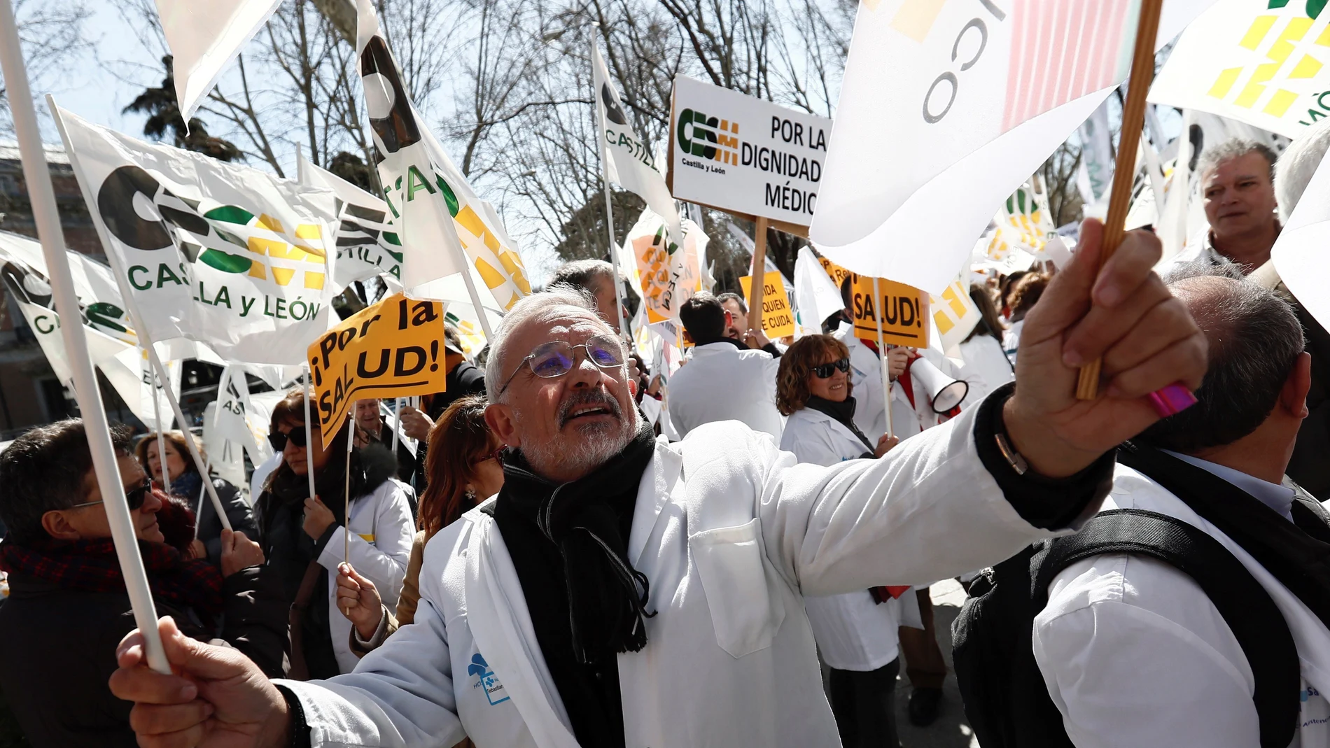 Manifestación convocada por el colectivo médico a las puertas del Ministerio de Sanidad Manifestación convocada por el colectivo médico a las puertas del Ministerio de Sanidad