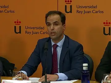 El rector de la Universidad Rey Juan Carlos dice que Cifuentes aprobó las asignaturas y alude a un error de transcripción de las notas El rector de la Universidad Rey Juan Carlos dice que Cifuentes aprobó las asignaturas y alude a un error de transcripción de las notas