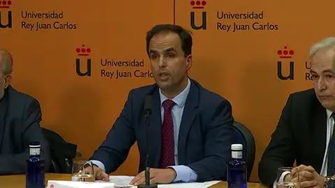 El rector de la Universidad Rey Juan Carlos dice que Cifuentes aprobó las asignaturas y alude a un error de transcripción de las notas El rector de la Universidad Rey Juan Carlos dice que Cifuentes aprobó las asignaturas y alude a un error de transcripción de las notas