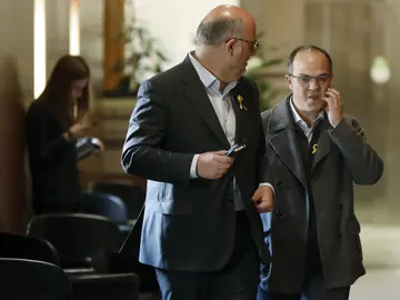 JxCat, ERC y la CUP negocian celebrar el jueves la investidura de Turull JxCat, ERC y la CUP negocian celebrar el jueves la investidura de Turull