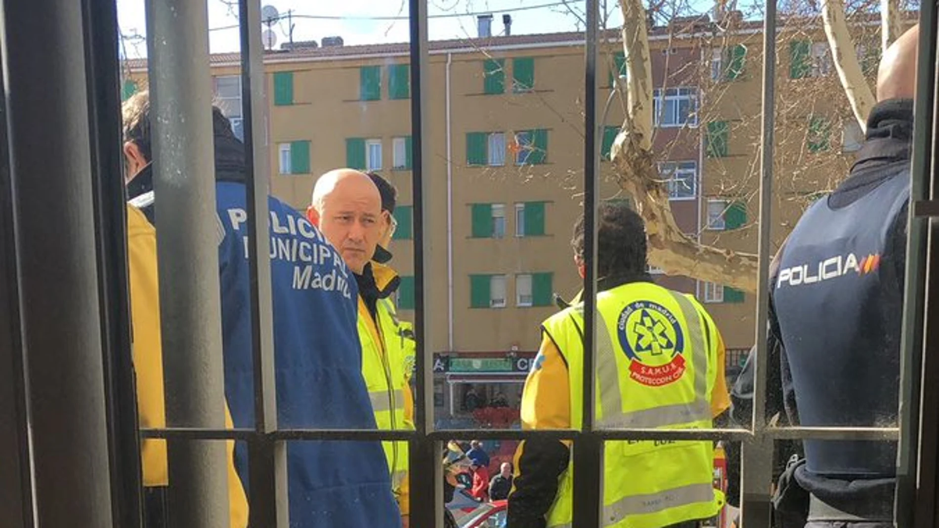 Un hombre amenaza con quemarse en una oficina de Hacienda en Madrid Un hombre amenaza con quemarse en una oficina de Hacienda en Madrid
