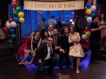 Los actores posan durante el rodaje del 'I Concurso de Baile' del 'King's' Los actores posan durante el rodaje del 'I Concurso de Baile' del 'King's'