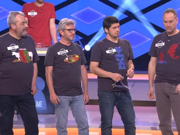 Juanra Bonet descifra los mensajes secretos de las camisetas de 'Los Lobos' Juanra Bonet descifra los mensajes secretos de las camisetas de 'Los Lobos'
