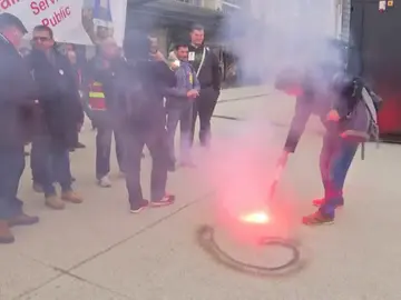 Macron se enfrenta a una gran jornada de paros y manifestaciones Macron se enfrenta a una gran jornada de paros y manifestaciones