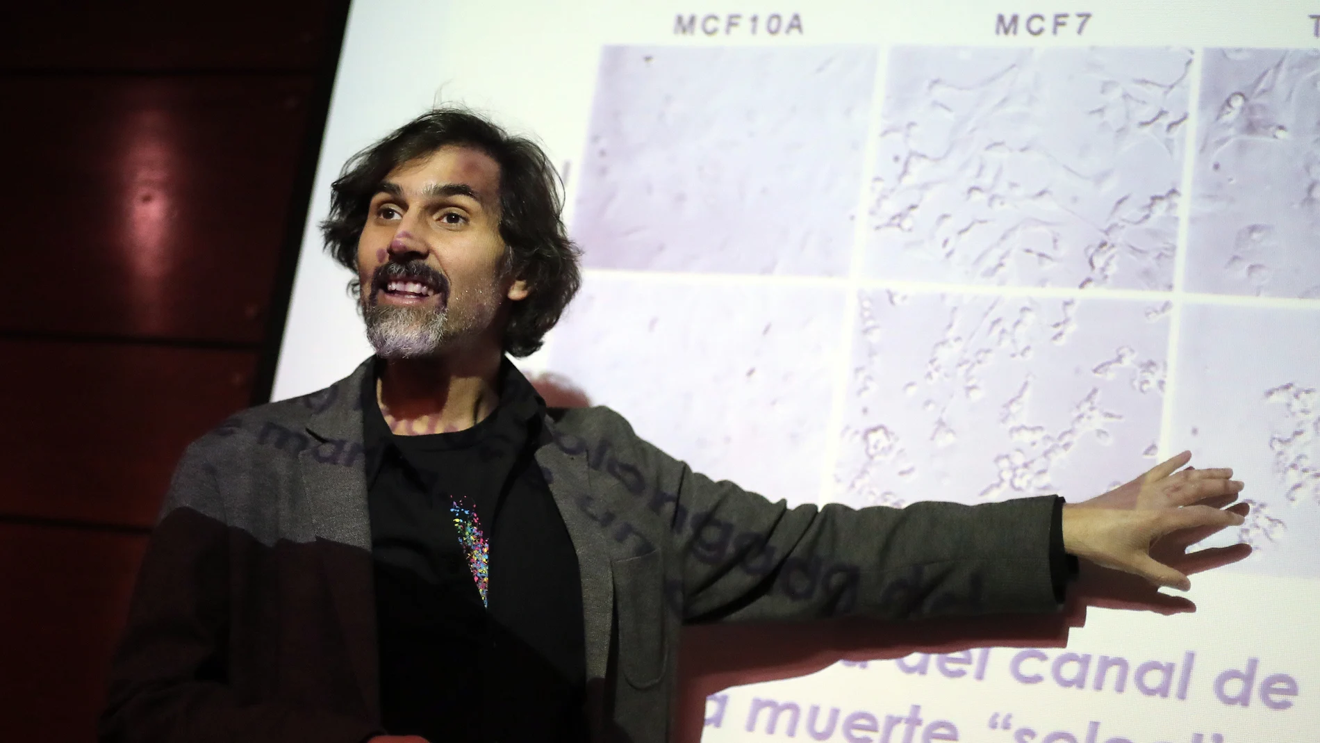 Científicos chilenos lideran una investigación pionera contra el cáncer Científicos chilenos lideran una investigación pionera contra el cáncer