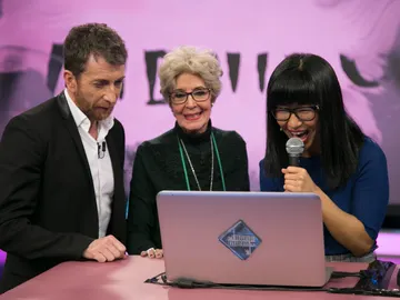 Las curiosas formas de acceder al tren en China explicadas por Yibing Las curiosas formas de acceder al tren en China explicadas por Yibing