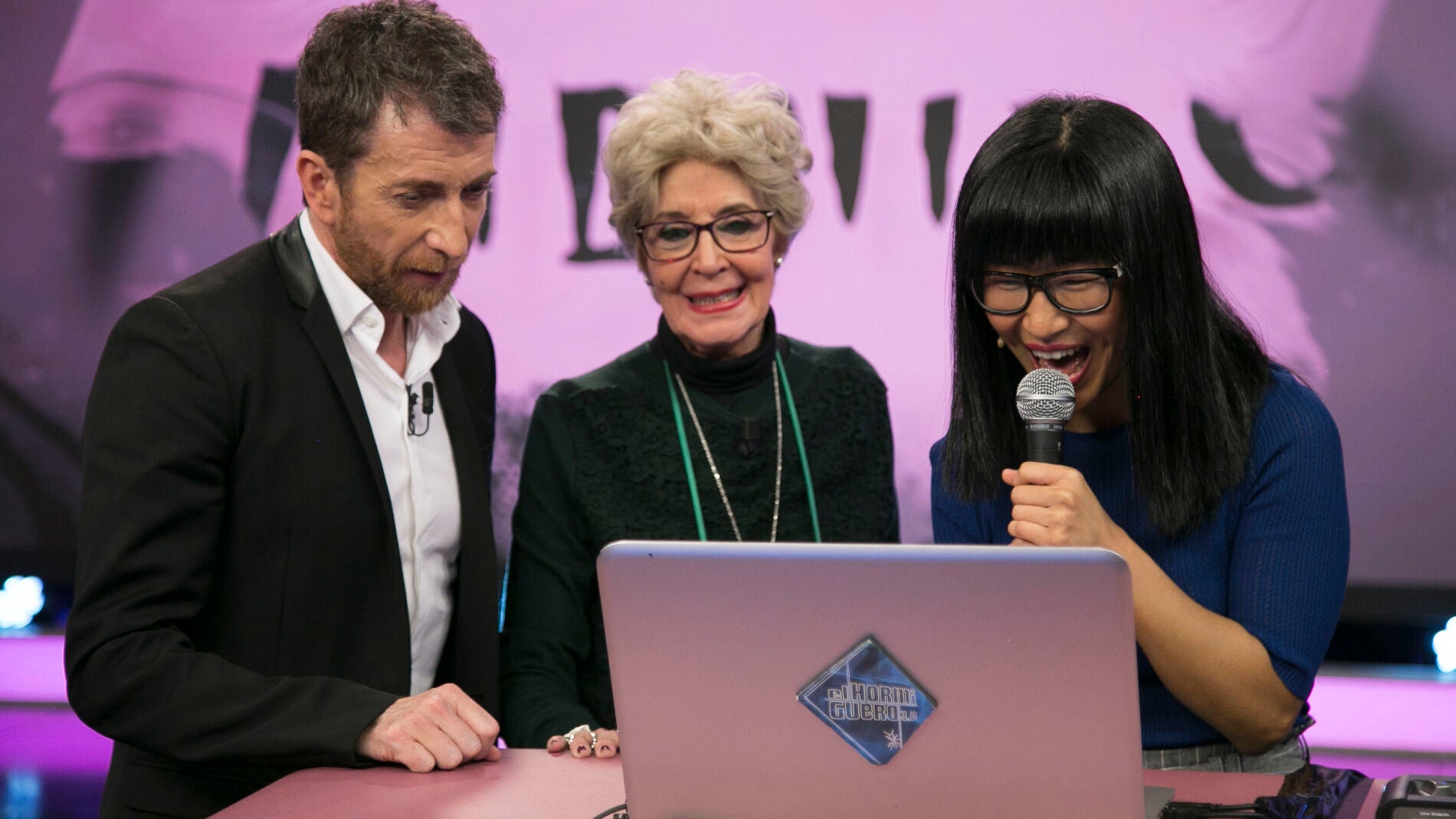 Las curiosas formas de acceder al tren en China explicadas por Yibing