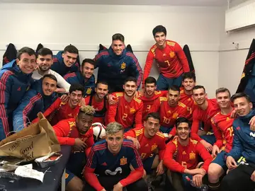 Los jugadores de la Sub-21 celebran la victoria ante Irlanda del Norte Los jugadores de la Sub-21 celebran la victoria ante Irlanda del Norte