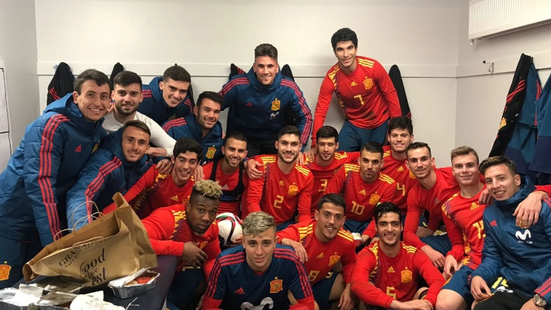 Los jugadores de la Sub-21 celebran la victoria ante Irlanda del Norte Los jugadores de la Sub-21 celebran la victoria ante Irlanda del Norte