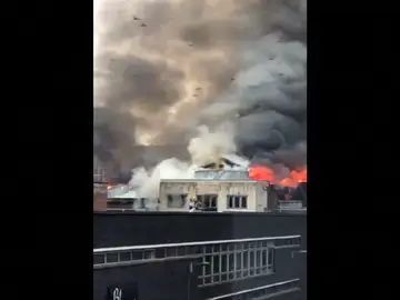 Alarma por un aparatoso incendio en un edificio del centro de Glasgow Alarma por un aparatoso incendio en un edificio del centro de Glasgow