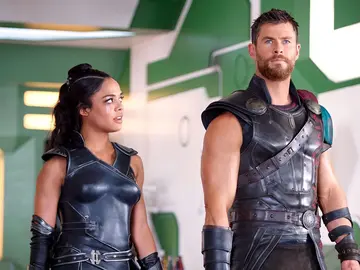 Tessa Thompson y Chris Hemsworth en 'Thor: Ragnarok' Tessa Thompson y Chris Hemsworth en 'Thor: Ragnarok'